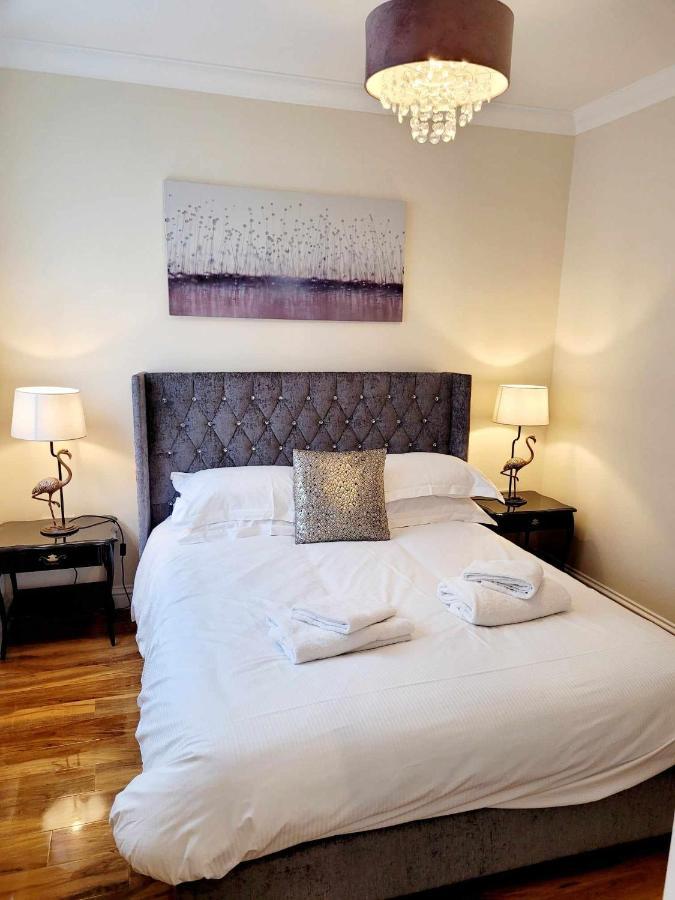 Apartment 1 Exquisite Two King Bedroom With En Suites - Close To The Town Centre, Rail, Airport And Theatre Darlington  Ngoại thất bức ảnh