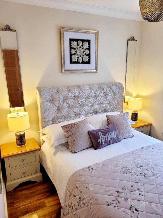 Apartment 1 Exquisite Two King Bedroom With En Suites - Close To The Town Centre, Rail, Airport And Theatre Darlington  Ngoại thất bức ảnh