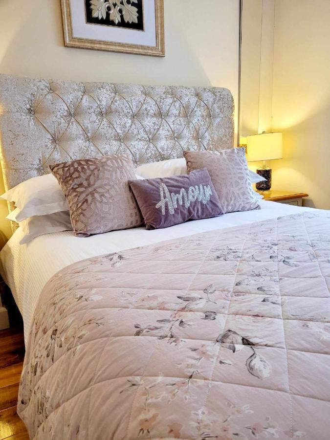 Apartment 1 Exquisite Two King Bedroom With En Suites - Close To The Town Centre, Rail, Airport And Theatre Darlington  Ngoại thất bức ảnh